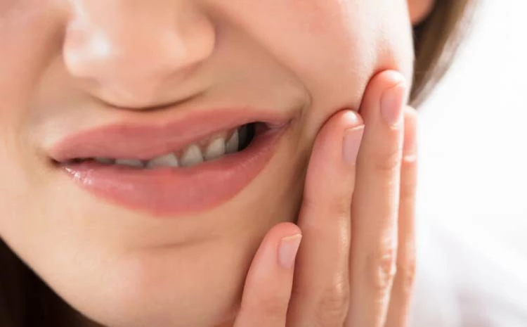 طرق الوقاية من التهاب اللثة بعد تركيب الطربوش